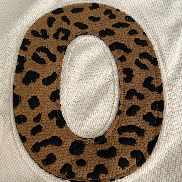 NWT! OVERSIZED WOMENS TOP BY BIBI. SIZE 3X. CREAM W/ LEOPARD PRINT. ROUND NECK. - Picture 14 of 15